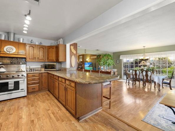 2748 Mansfield Drive, Burbank CA 91504