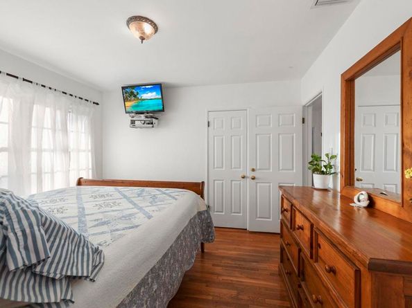 2748 Mansfield Drive, Burbank CA 91504