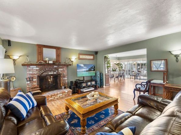 2748 Mansfield Drive, Burbank CA 91504