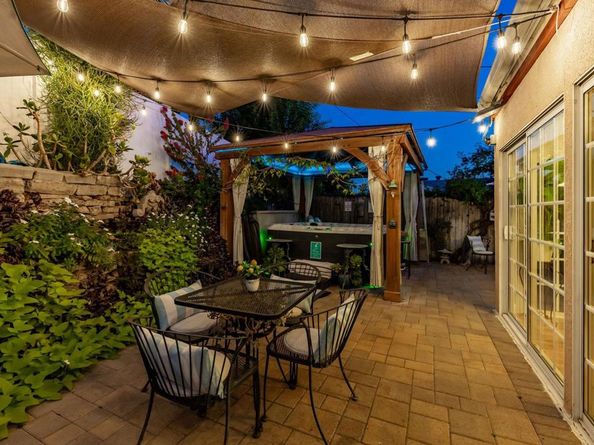 2748 Mansfield Drive, Burbank CA 91504