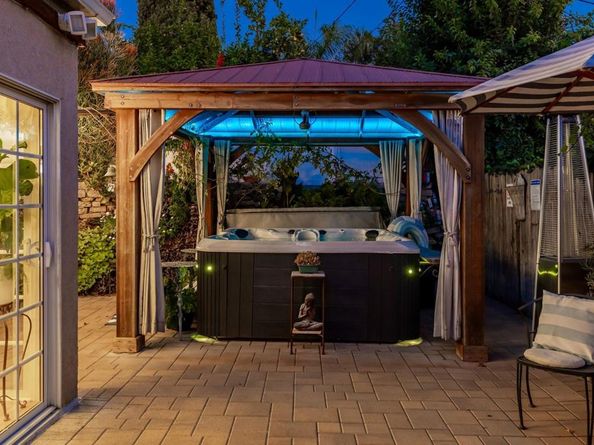 2748 Mansfield Drive, Burbank CA 91504