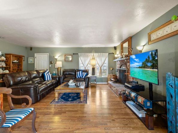 2748 Mansfield Drive, Burbank CA 91504