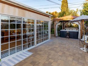 2748 Mansfield Drive, Burbank CA 91504