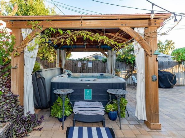 2748 Mansfield Drive, Burbank CA 91504