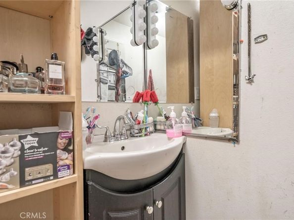 1324 E 42nd Street, Los Angeles CA 90011