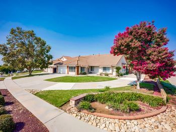 6108 Vineyard Avenue