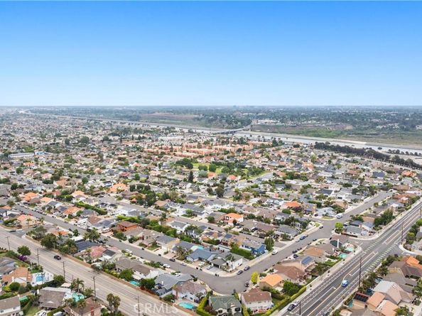 21941 Oceanview Lane, Huntington Beach CA 92646