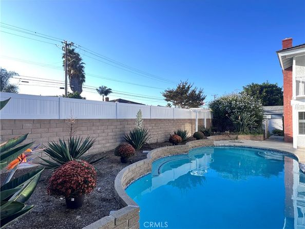 21941 Oceanview Lane, Huntington Beach CA 92646