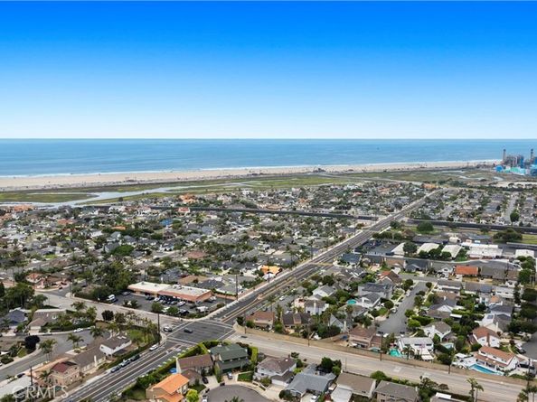 21941 Oceanview Lane, Huntington Beach CA 92646