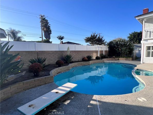 21941 Oceanview Lane, Huntington Beach CA 92646