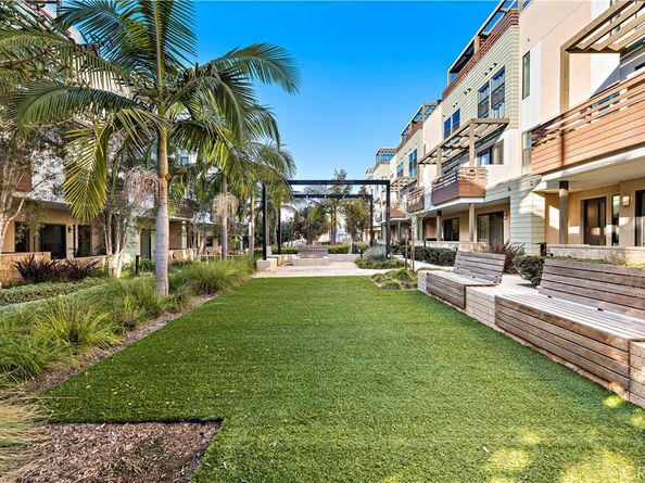 645 W 17th Street, Costa Mesa CA 92627