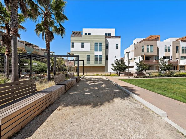 645 W 17th Street, Costa Mesa CA 92627