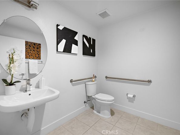 645 W 17th Street, Costa Mesa CA 92627
