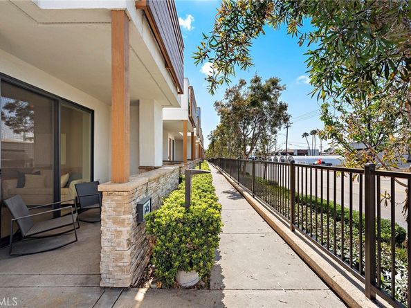 645 W 17th Street, Costa Mesa CA 92627