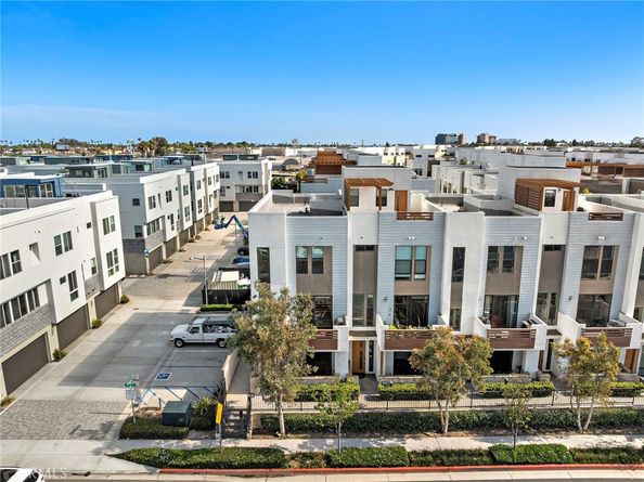 645 W 17th Street, Costa Mesa CA 92627