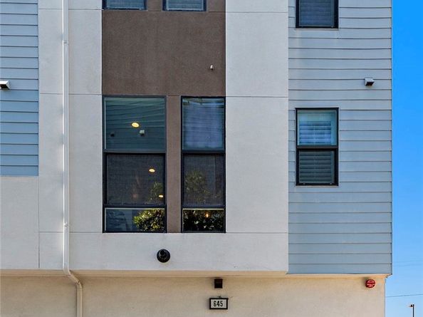 645 W 17th Street, Costa Mesa CA 92627