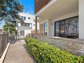 645 W 17th Street, Costa Mesa CA 92627