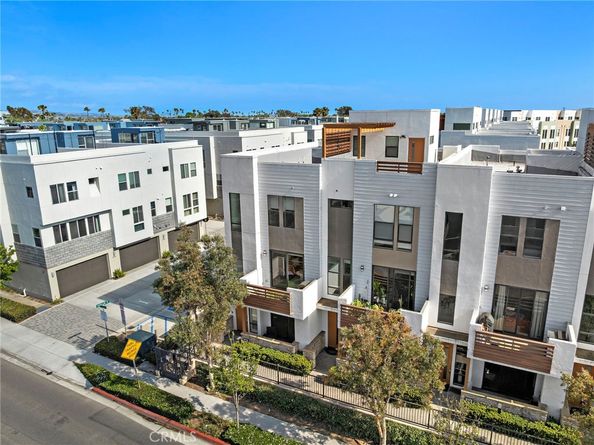 645 W 17th Street, Costa Mesa CA 92627