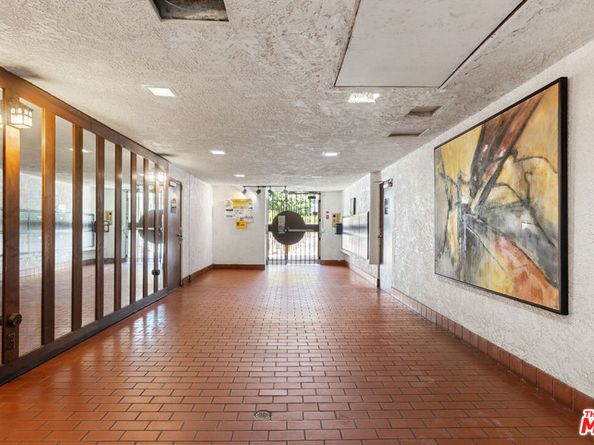 729 S Hobart Boulevard 28, Los Angeles CA 90005
