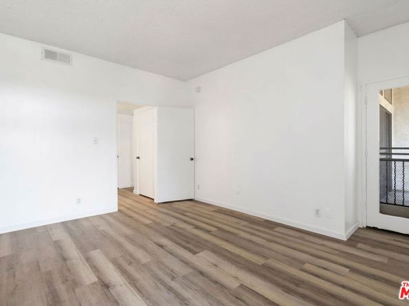 729 S Hobart Boulevard 28, Los Angeles CA 90005