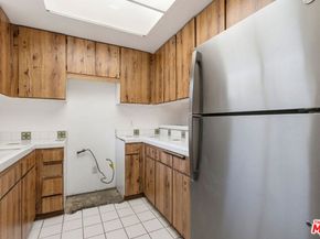729 S Hobart Boulevard 28, Los Angeles CA 90005