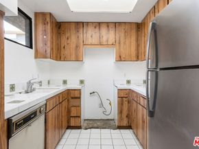 729 S Hobart Boulevard 28, Los Angeles CA 90005