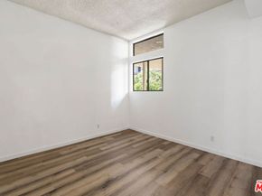 729 S Hobart Boulevard 28, Los Angeles CA 90005