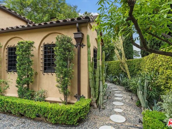 4320 Cedarhurst Circle, Los Angeles CA 90027