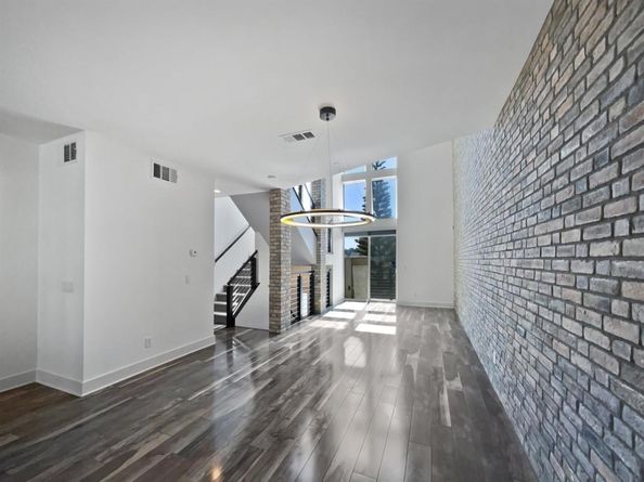 7887 Stylus Dr, San Diego CA 92108