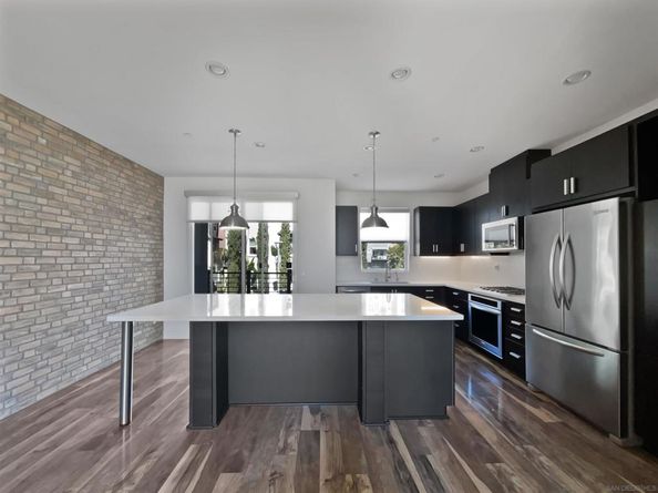 7887 Stylus Dr, San Diego CA 92108