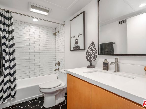 2020 6th Street 2, Santa Monica CA 90405