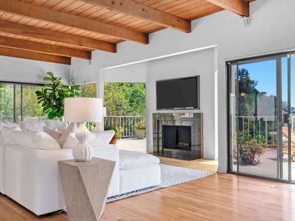 966 Bluegrass Lane, Los Angeles CA 90049