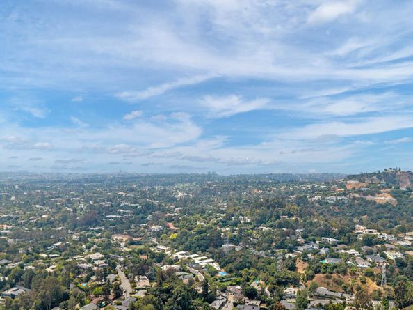 966 Bluegrass Lane, Los Angeles CA 90049
