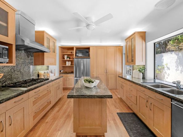 966 Bluegrass Lane, Los Angeles CA 90049