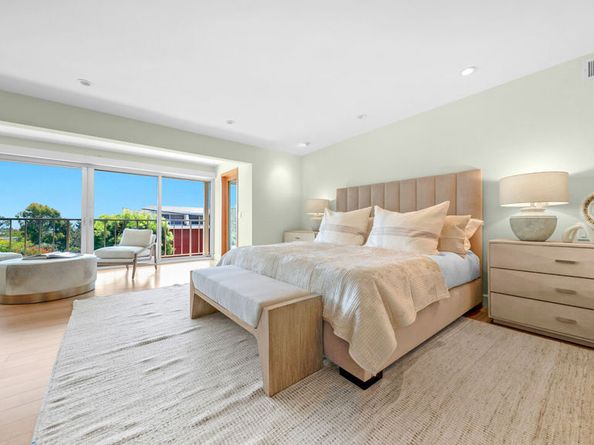 966 Bluegrass Lane, Los Angeles CA 90049