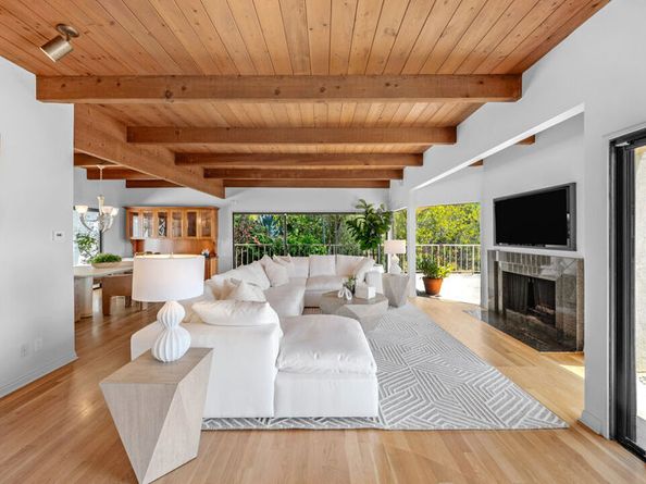 966 Bluegrass Lane, Los Angeles CA 90049