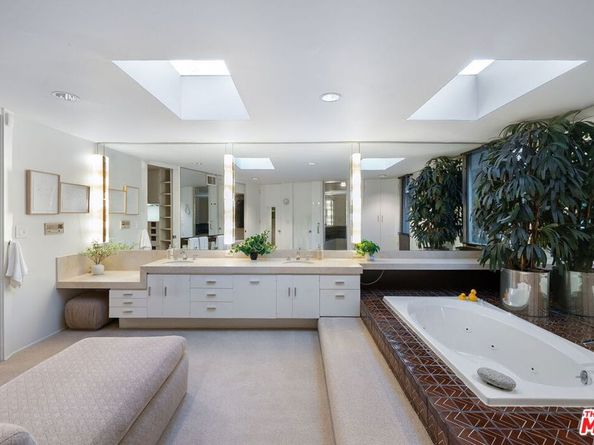 12618 Homewood Way, Los Angeles CA 90049