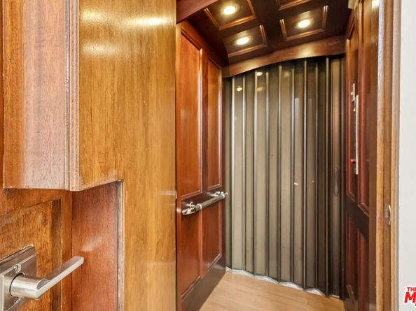 8827 Evanview Drive, Los Angeles CA 90069
