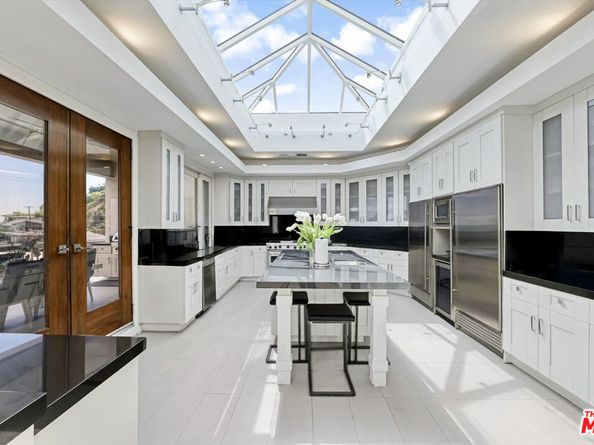 8827 Evanview Drive, Los Angeles CA 90069