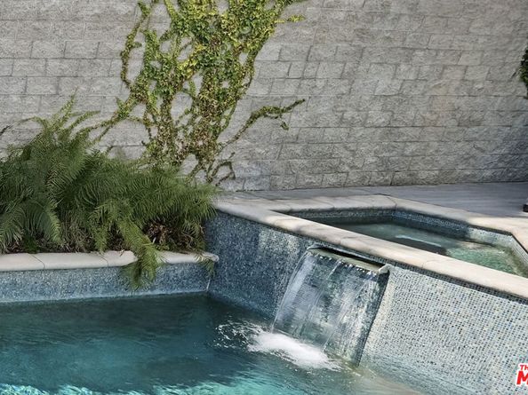 8827 Evanview Drive, Los Angeles CA 90069