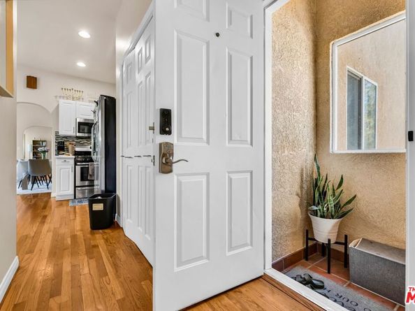 1073 S Mansfield Avenue, Los Angeles CA 90019