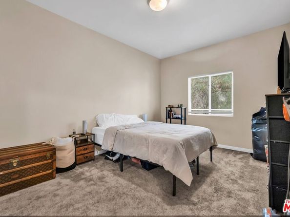 1073 S Mansfield Avenue, Los Angeles CA 90019