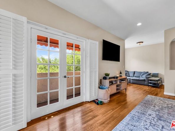 1073 S Mansfield Avenue, Los Angeles CA 90019