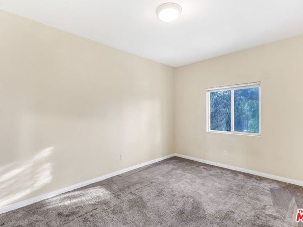 1073 S Mansfield Avenue, Los Angeles CA 90019