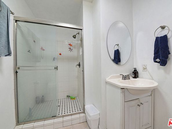 2627 S Cloverdale Avenue, Los Angeles CA 90016