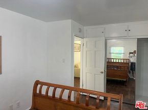 2575 S Barrington Avenue, Los Angeles CA 90064