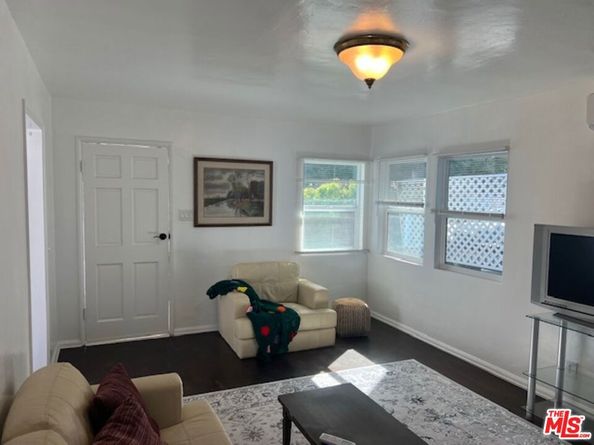2575 S Barrington Avenue, Los Angeles CA 90064