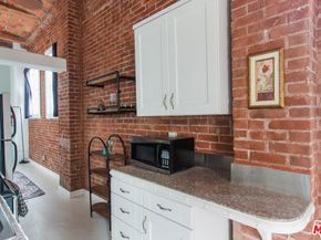 215 W 7th Street 1301, Los Angeles CA 90014