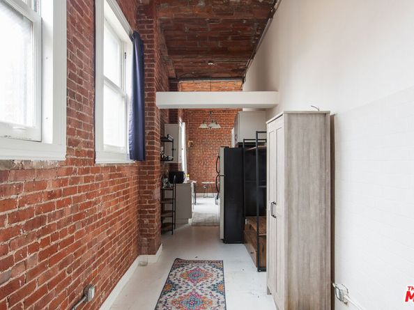 215 W 7th Street 1301, Los Angeles CA 90014