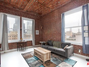 215 W 7th Street